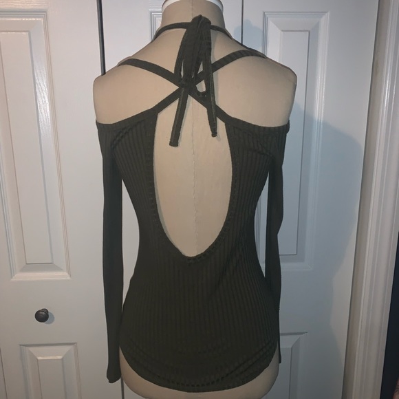 Olive green long sleeve ribbed v-neck top with strappy open back 🍃 - Picture 9 of 11